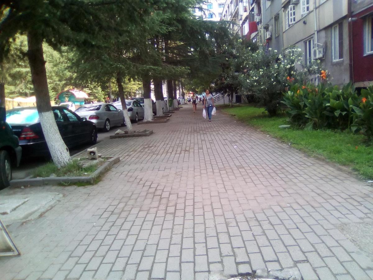 Apartment Ge Zvezda Batumi Exterior photo